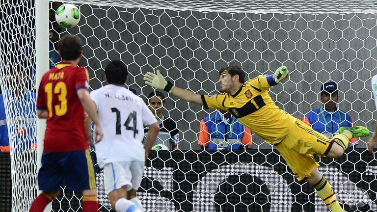 Spanyol vs Uruguay 2-1